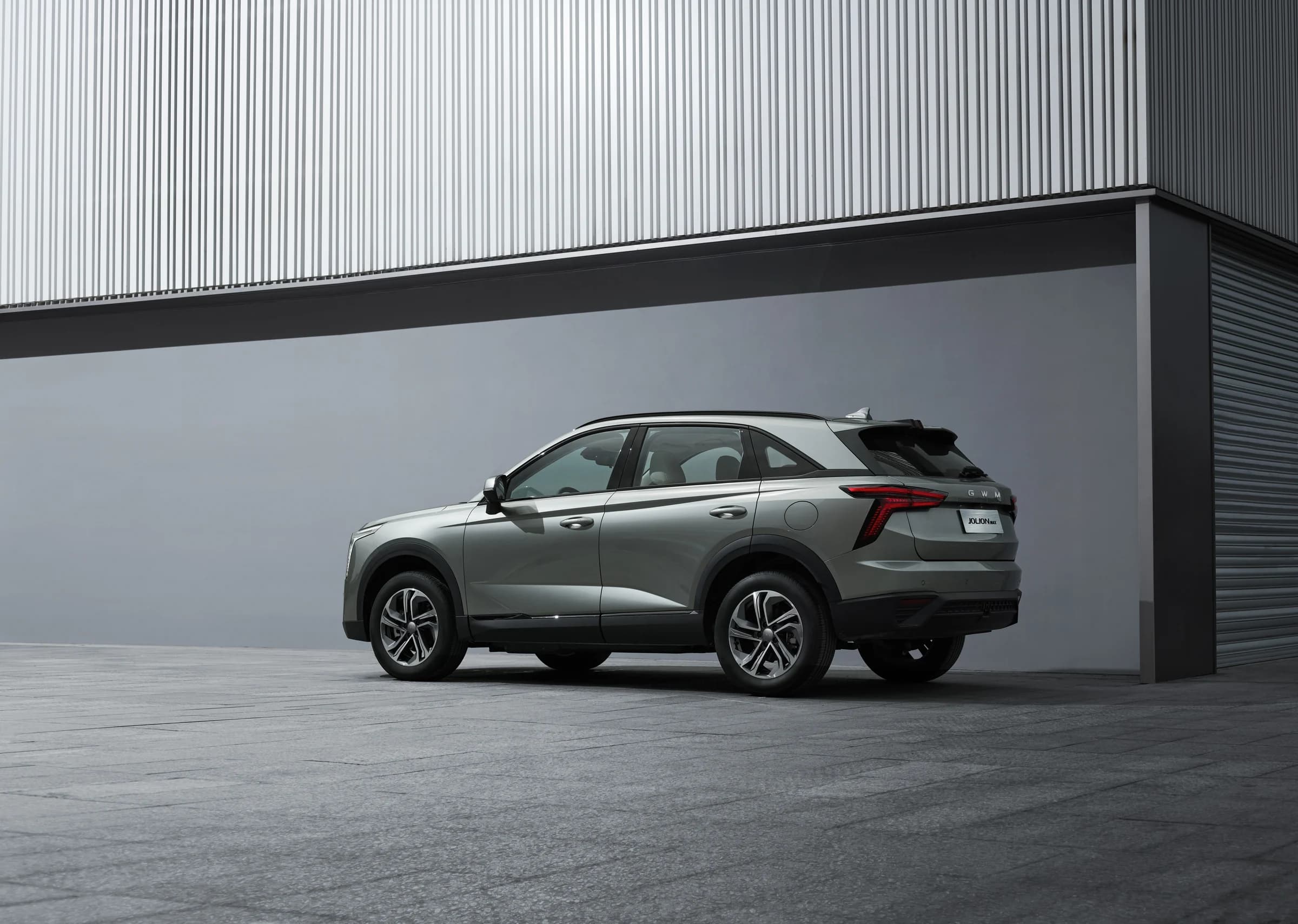 Rear three-quarter view of the HAVAL Jolion Max EV
