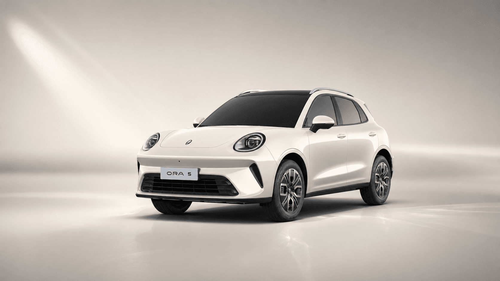 Pepper White ORA 5 in a studio